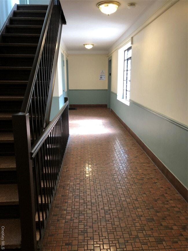 Building Photo - 474 W 238th St