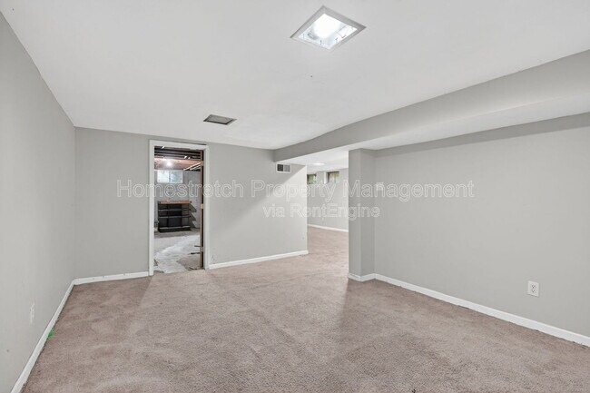 Building Photo - 10216 Royal Dr