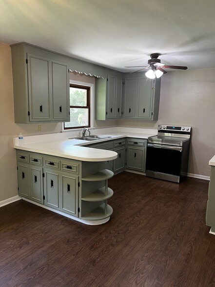 Building Photo - 211 Luisita Rd