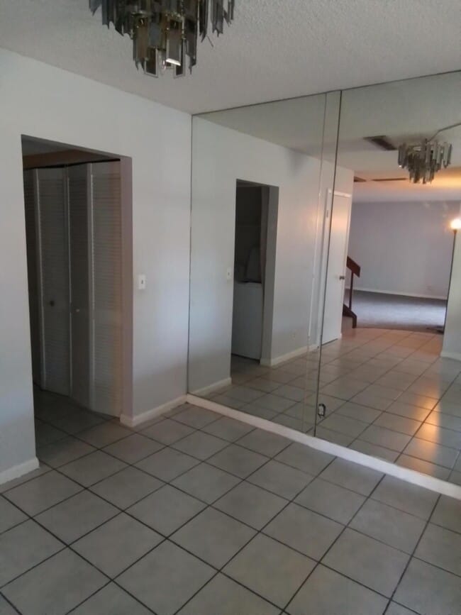 Building Photo - 1458 N Lawnwood Cir