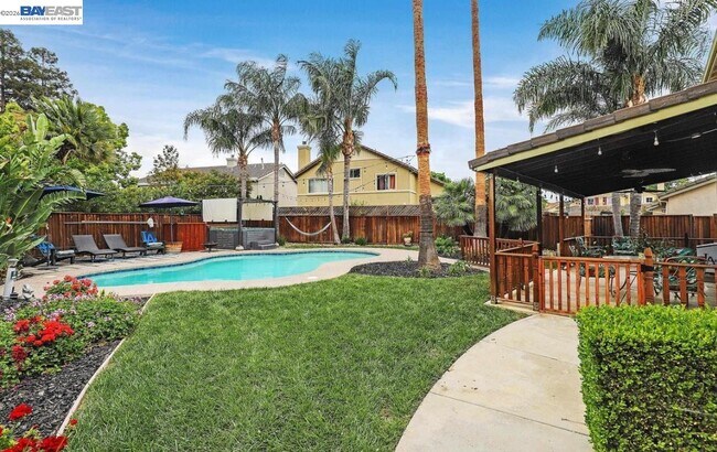 Building Photo - 828 Hollowbrook Dr