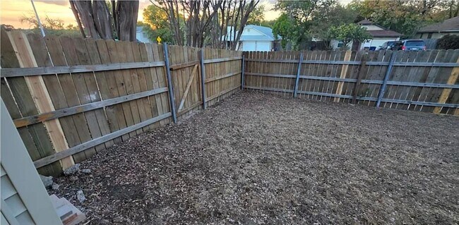 Building Photo - 1300 Tuffit Ln