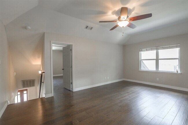 Building Photo - 730 Bison Dr