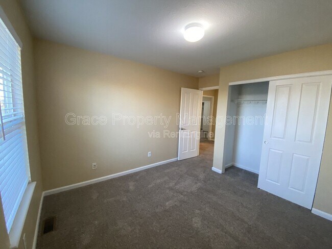 Building Photo - 239 Bristlecone St