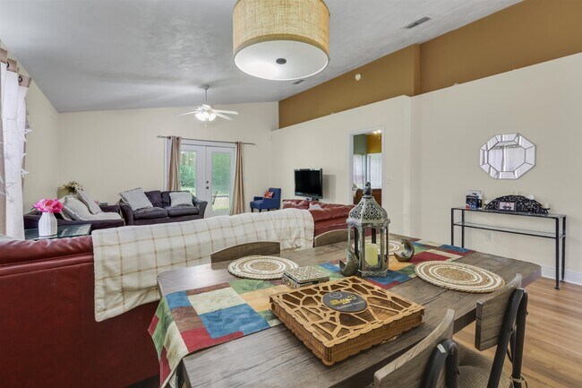 Building Photo - 1583 Applewood Way