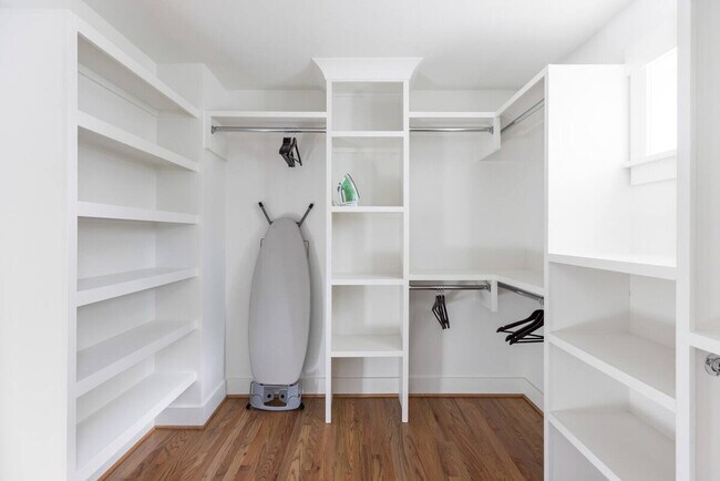 Building Photo - 806 Colorado Ave