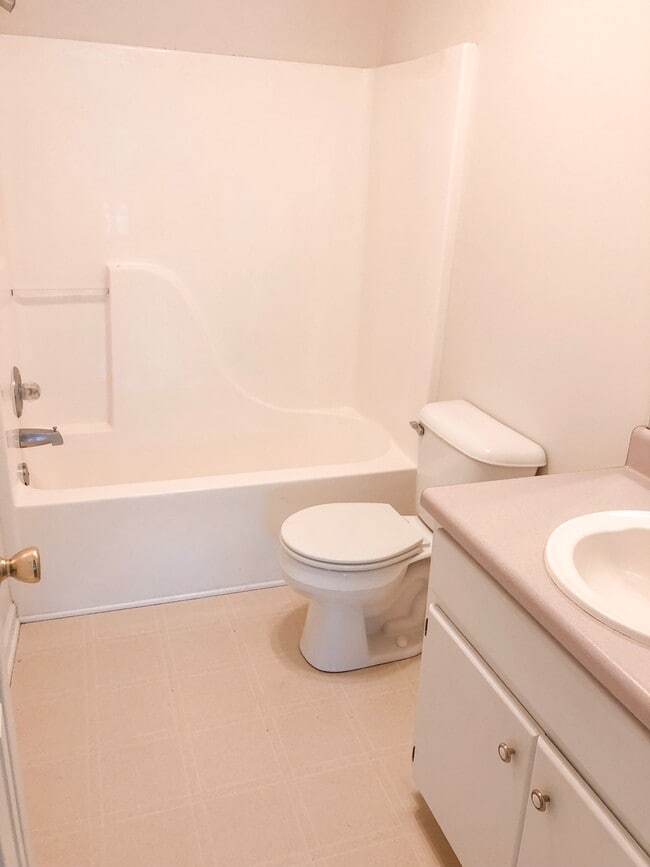 Building Photo - 808 Folmar St