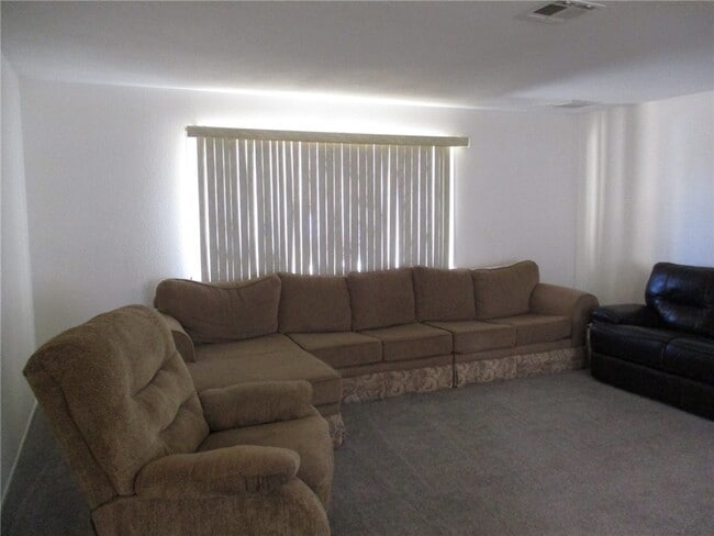 Building Photo - 549 Ramar Rd