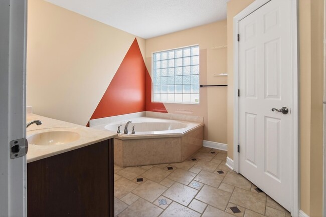 Building Photo - 1249 Northview Dr