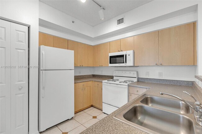 Building Photo - 8000 N Nob Hill Rd
