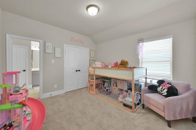 Building Photo - 10640 Red Tail Pl