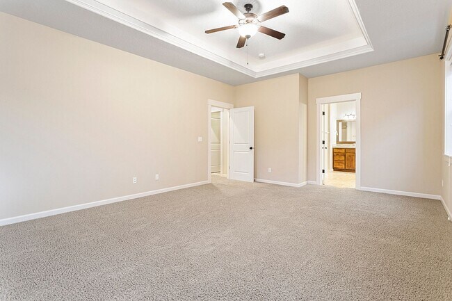Building Photo - Excellent Condition Three Bedroom + Office, Fenced Backyard, Central AC