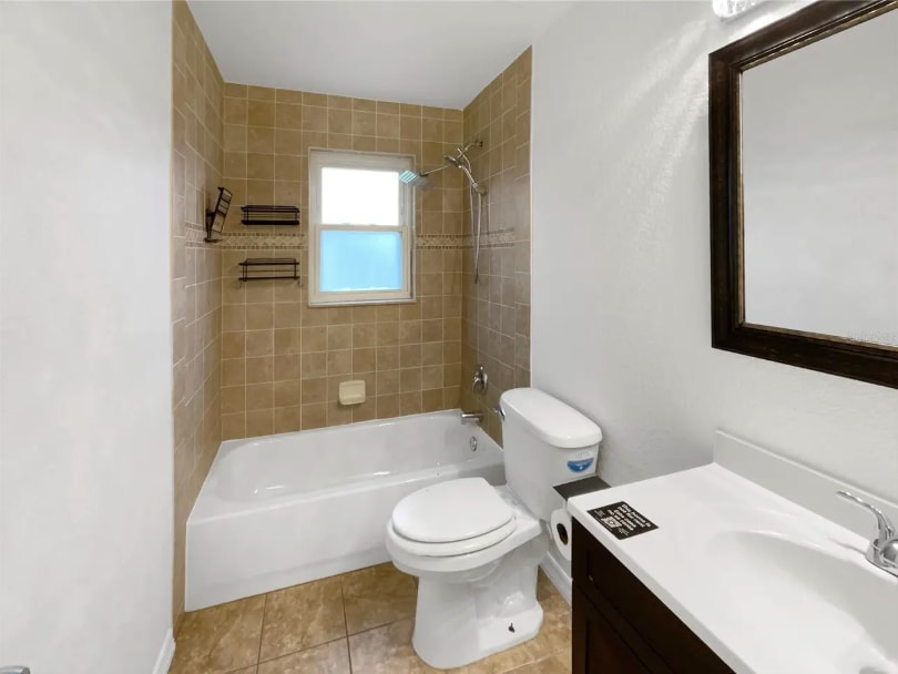 Building Photo - 930 School St