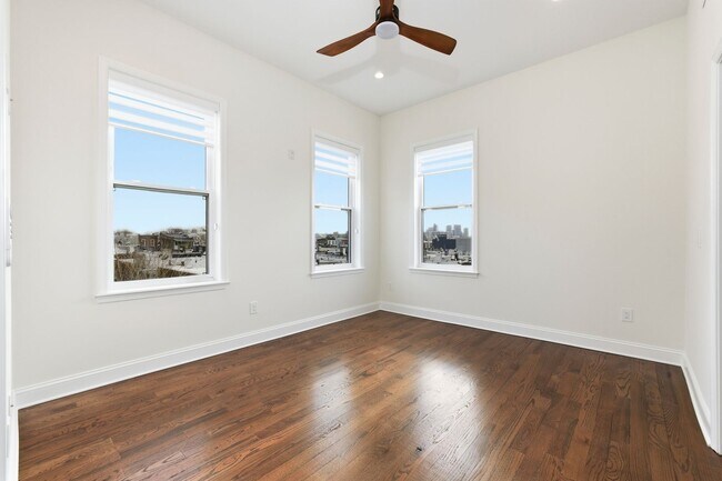 Building Photo - 2926 W Oxford St