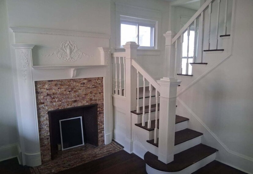 Building Photo - 251 N Main St