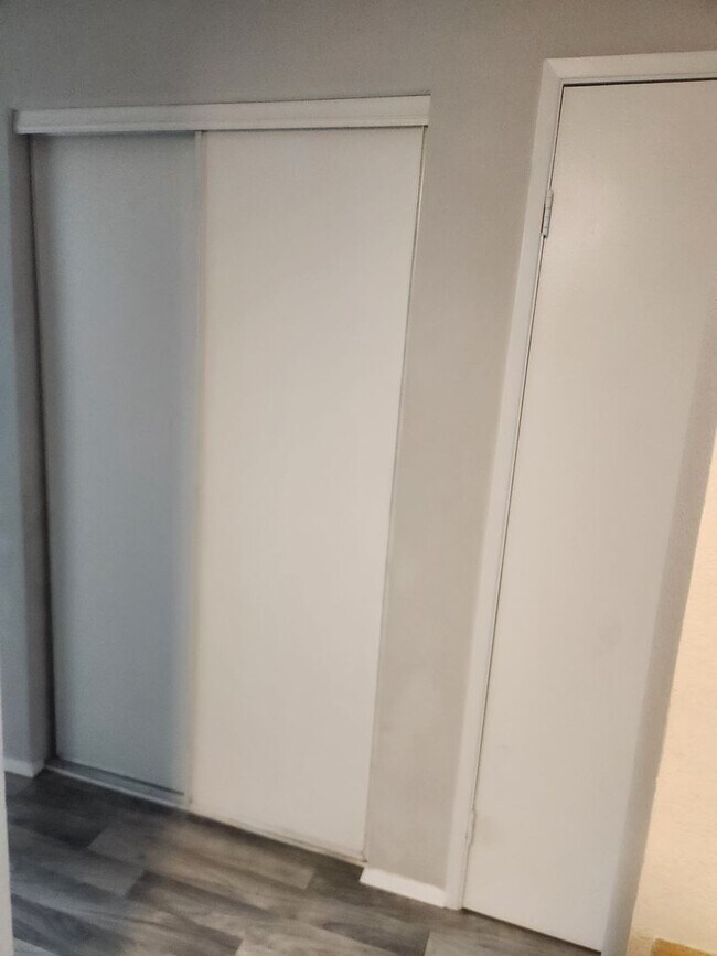 Building Photo - Charming 2-bedroom, 2- bathroom home in park like setting close to downtown Santa Rosa