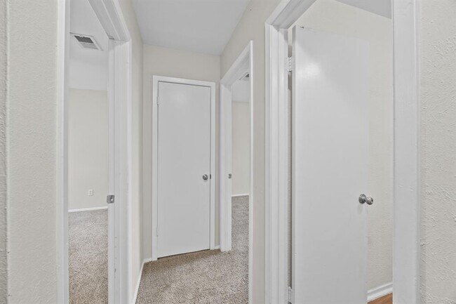 Building Photo - 6904 Rifle Bend