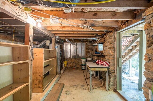 Building Photo - 771 Little Hendricks Mountain Rd