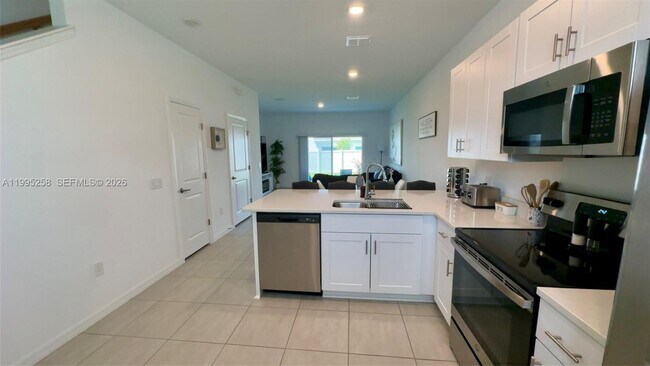 Building Photo - 3381 Composition St