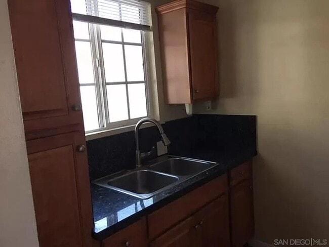 Building Photo - Voltaire Street - where you want to be.   2/1  $2690