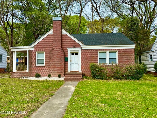Primary Photo - 109 N Woodlawn Ave
