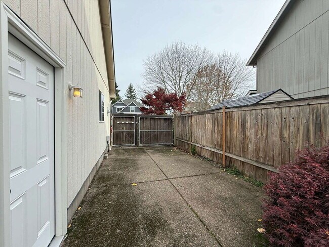 Building Photo - 3540 Sterling Woods Dr