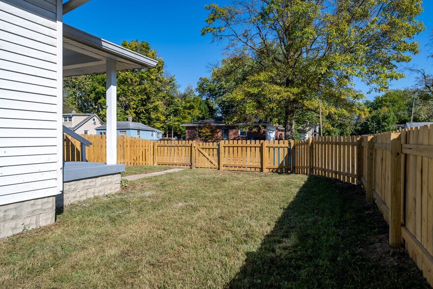 Building Photo - 4502 Kingsley Dr