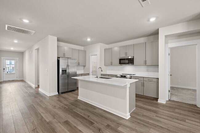 Building Photo - Spacious, Modern Ranch in Rossview!