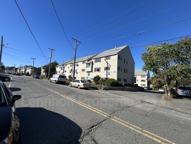 Building Photo - 871-871 Middlesex St