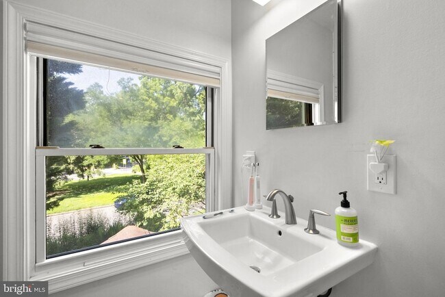 Building Photo - 9311 Woodland Dr