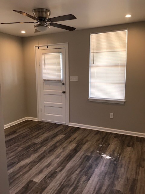 Living room - 6216 Roddie St