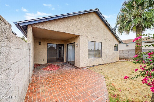 Building Photo - 921 S Val Vista Dr