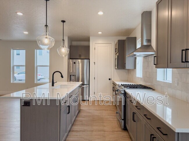 Building Photo - 331 S 680 W