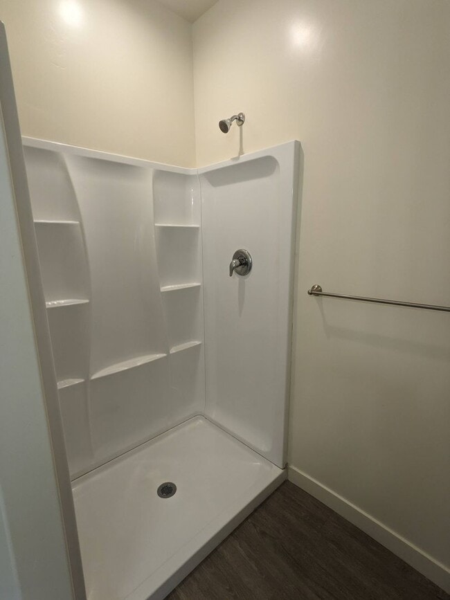 Building Photo - Move In & Save! $1,700 Rent Credit + $200 ...