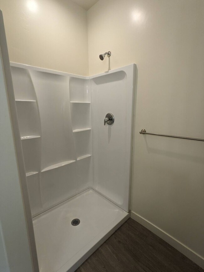 Building Photo - Move In This June! 2 Weeks Rent Free – 3 B...