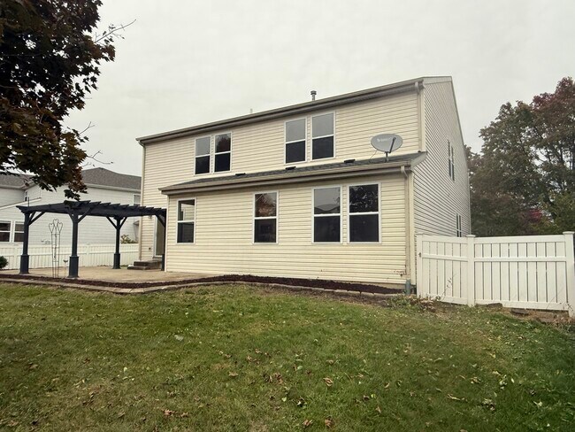 Building Photo - 1015 Bayhill Ln