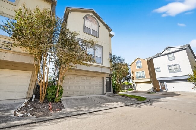 Building Photo - 3019 Clearview Cir