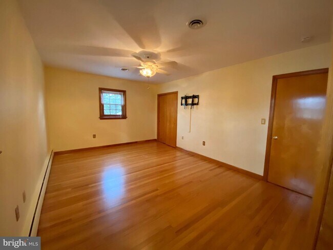 Building Photo - 515 Lakeview Ave