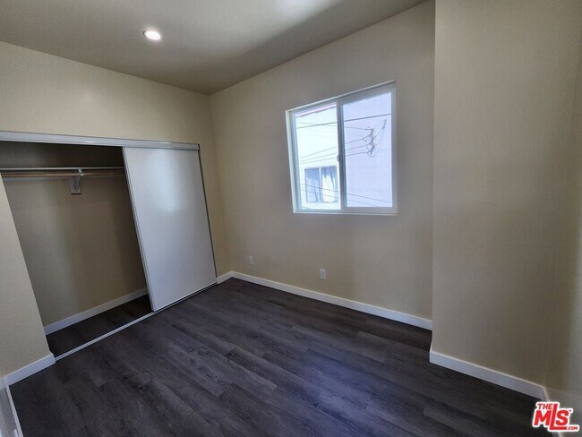 Building Photo - 1535 W 80th St