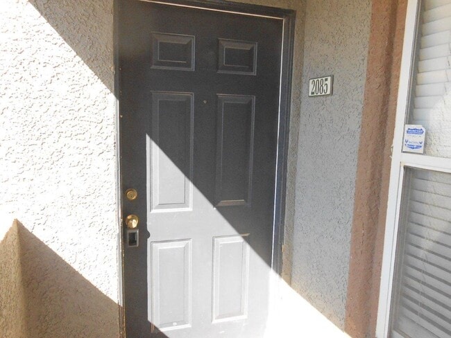 Building Photo - 2nd Floor 2 Bedroom Condo in Gated Community