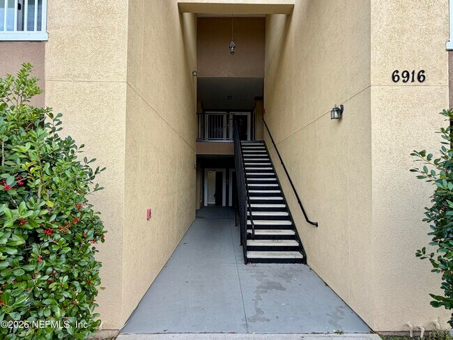 Building Photo - 6916 Ortega Woods Dr