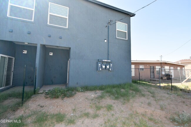 Building Photo - 9905 Taj Mahal St