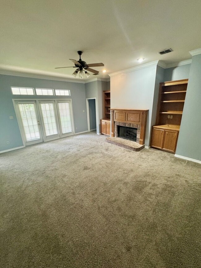 Building Photo - Great 3 bedroom, close to everything