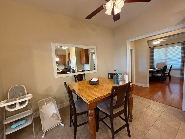 Building Photo - 4410 Windlake Dr