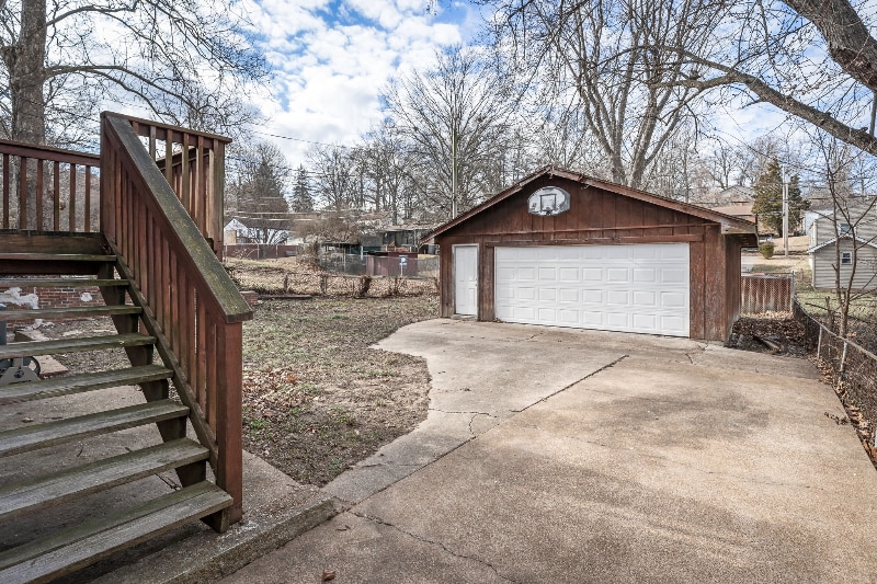 Building Photo - 807 Thomas Ave