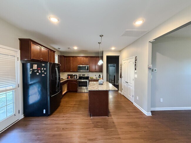 Building Photo - 268 Chatfield Dr.