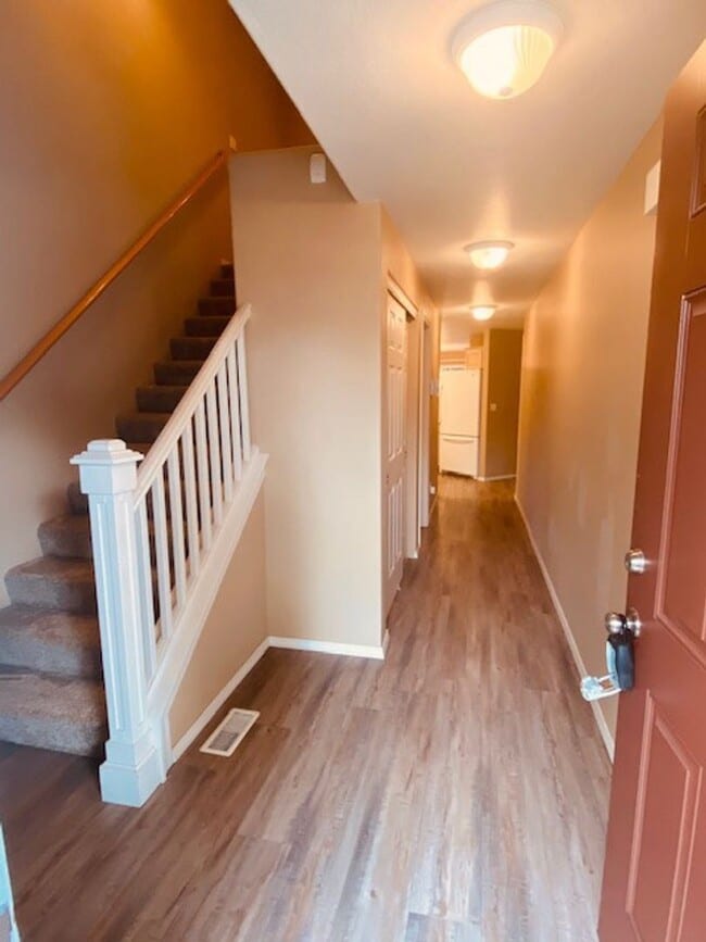 Building Photo - Charming Van Mall Condo