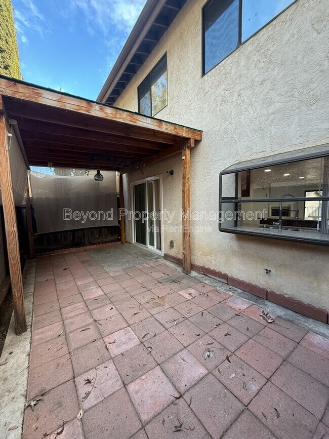 Building Photo - 8535 Paradise Valley Rd