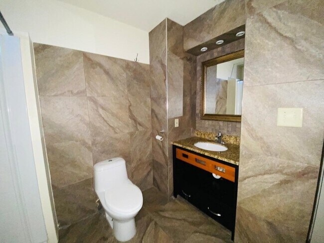 Building Photo - 2903 Patzcuaro Dr