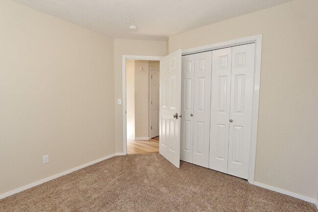 Building Photo - 1803 W Mulhuland Ct